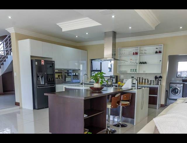 5 BEDROOM HOUSE FOR SALE IN COPPERLEAF ESTATE